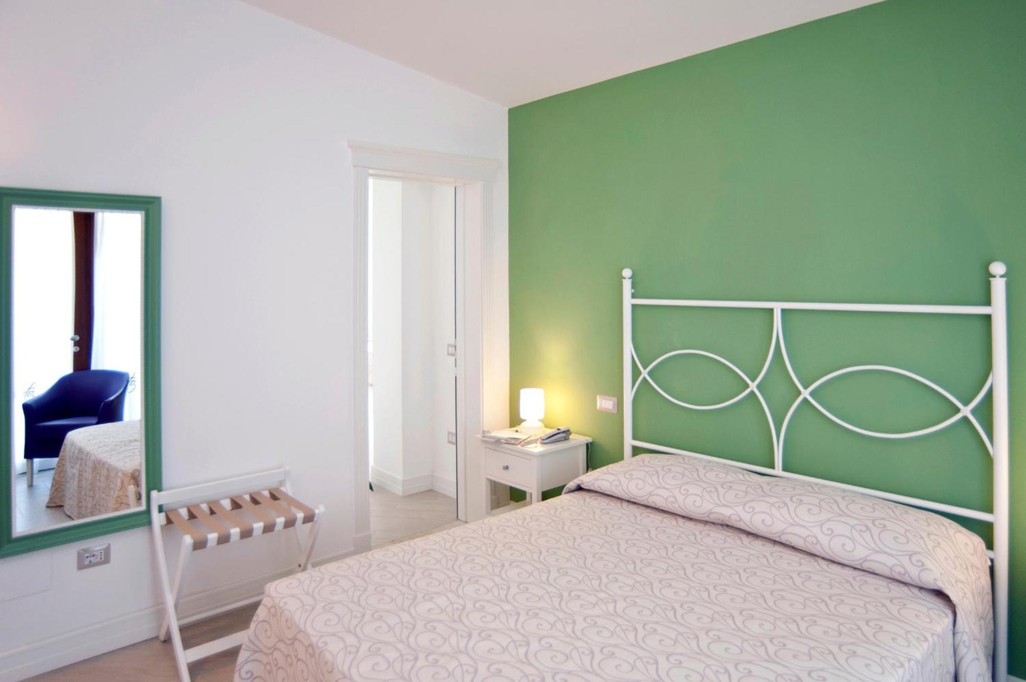 Hotel Residence Il Porto Mattinata Oda fotoğraf